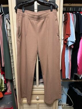 Old Navy Active High-Rise Dynamic Fleece Pants in Taupe